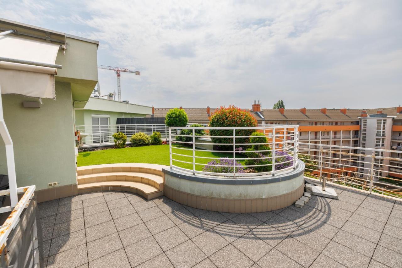 Lejlighed Penthouse Deluxe - Free Parking, Roof Garden Budapest